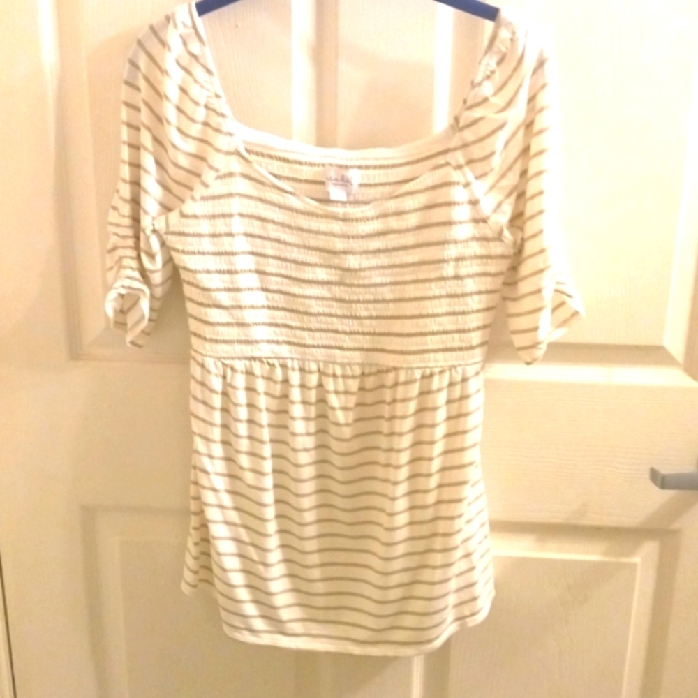 Maternity Isabel By Ingrid and Isabele  Top Ruching at Bust and Sleeves EUC